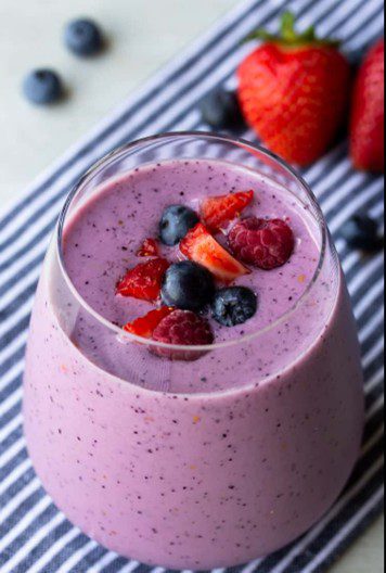 Mixed berry breakfast smoothie